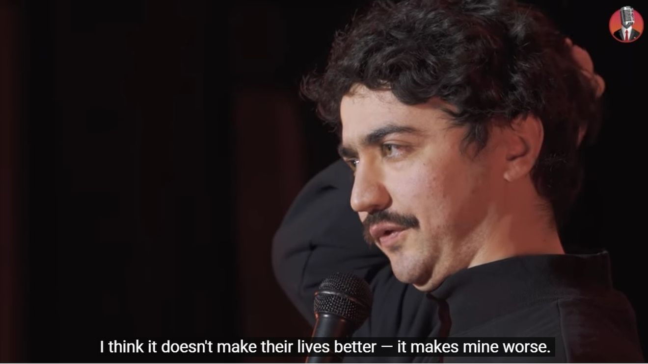 Un celebru comediant de stand-up a fost condamnat la închisoare de un tribunal din Moscova pentru că a ironizat obiceiurile rușilor