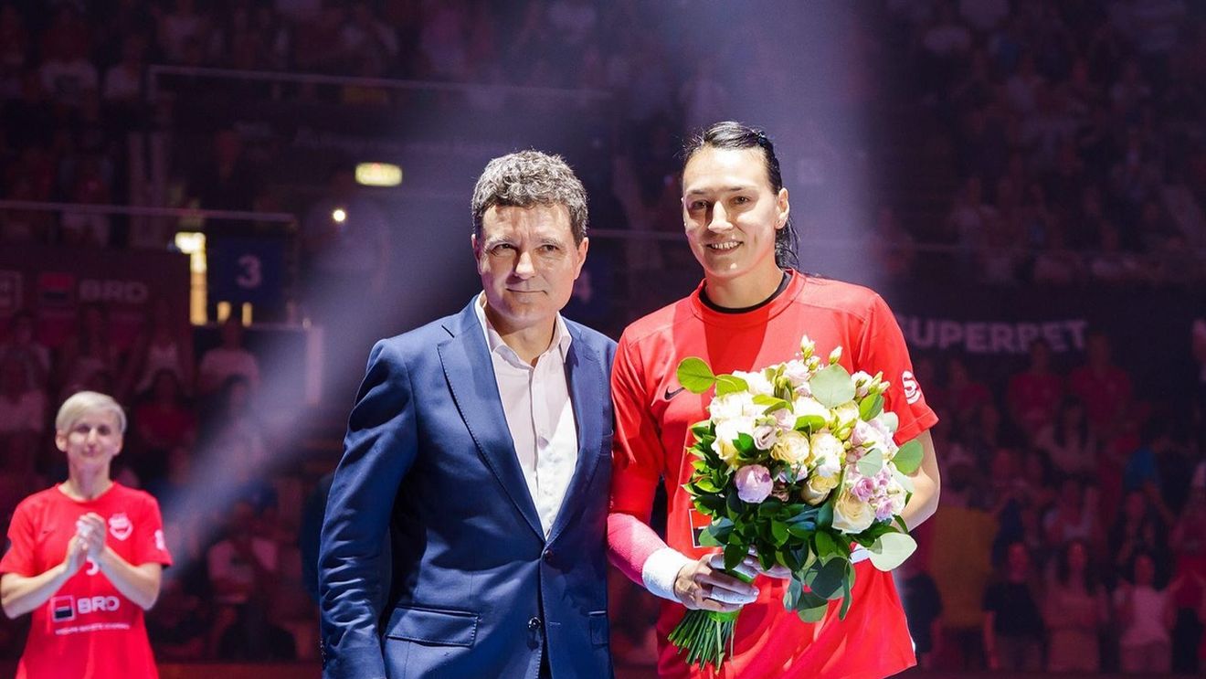 Nicuşor Dan, după ce a participat la Gala Neagu, unde a aruncat de la 7 metri: Am jucat handbal, dar nu aveam lipici pe minge / Împreună cu foşti sportivi de performanţă trebuie să facem o strategie pe mulţi ani