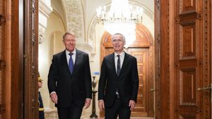 Klaus Iohannis: ”Ușile NATO ar trebui să rămână deschise și pentru Ucraina și Georgia, așa cum s-a decis în 2008, la București/ NATO a luat decizii istorice pentru apărarea membrilor și pentru susținerea Ucrainei”
