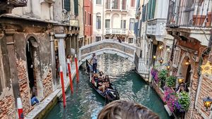 Veneția interzice grupurile mari de turiști și megafoanele, începând din iunie, 2024