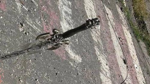 ”Act de barbarism extrem”. Kievul investighează o presupusă execuție a unui soldat ucrainean cu o sabie medievală