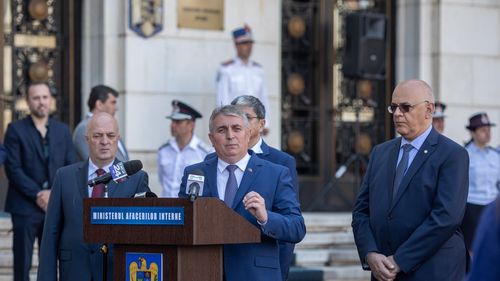 România a cumpărat cu 44 milioane euro două nave de pompieri de la compania olandeză Damen cu o zi înainte de vizita premierului Mark Rutte / Achiziția e făcută cu două luni înainte de votul decisiv pentru intrarea în Schengen / Paralelă cu afacerea fregatelor britanice