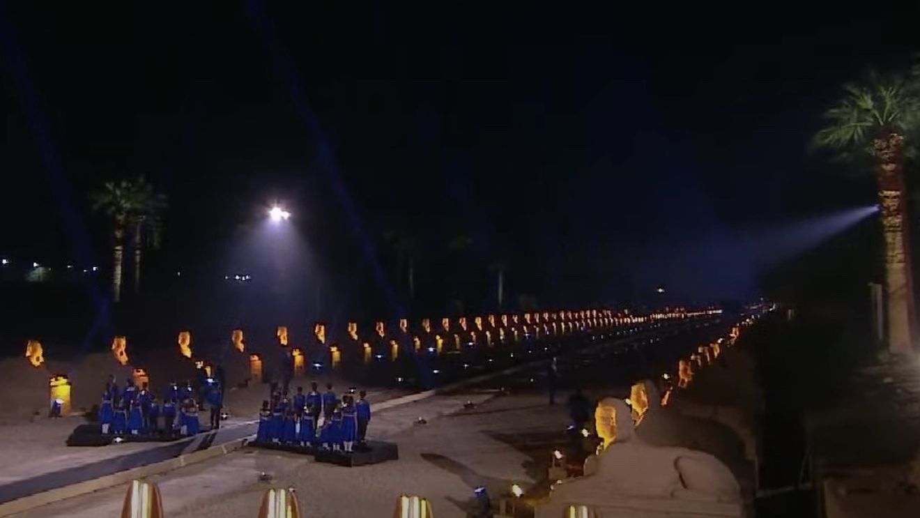 VIDEO A fost inaugurată în Egipt "Aleea sfincşilor", care duce la templul zeului Amon-Ra din Karnak / Sute de statui de animale mitologice se întind pe o alee lungă de 3 km