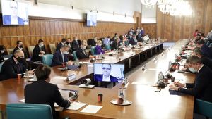Virgil Popescu: Dau asigurări că nu privatizăm / Cum explică Ministerul Energiei propunerea de abrogare a interdicției de înstrăinare a acțiunilor statului la companii pentru o perioada de 2 ani