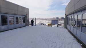 Primăria Sectorului 4 a mutat o grădiniță cu două sute de copii într-un ansamblu rezidențial aflat la marginea orașului, în câmp / Chiria lunară depășește 8.500 de euro