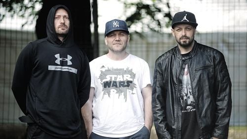 UPDATE Tribunalul București respinge cererea polițiștilor de a interzice trupei Paraziții să mai cânte piesa Antimiliție