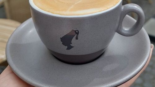 9 locuri unde să bei o cafea în Sibiu, în timpul FITS / Ce sunt beisl, fiaker, sachertorte şi kaiserschmarrn / Cultura cafelei, importată din Viena