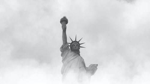 Sondaj IRSOP ”Românii şi Visul American”: 60% dintre români susțin ideea construirii de noi baze militare americane pe teritoriul țării / 78% dintre respondenți au o opinie „bună” sau „foarte bună” despre America / 60% consideră că Inteligența Artificială va fi o „catastrofă”