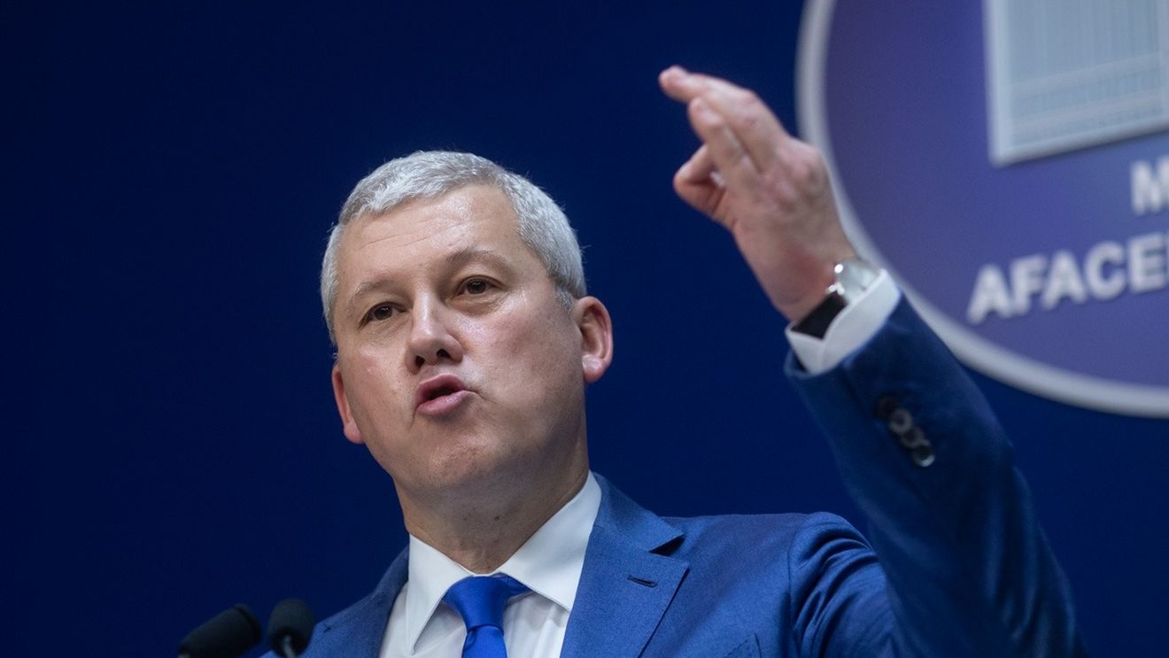 Ministrul de Interne, mulţumit de intervenţia Poliţiei la scandalul dintre familiile din Pantelimon: „Hai să nu spunem că nu veţi găsi în Europa genul ăsta de rapiditate, de reacţie, dar vă spun că este o reacţie de prim rang la nivelul poliţiilor europene”
