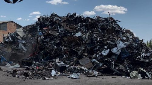 Tânăr de 19 ani din Brăila, acuzat că a furat un autoturism parcat şi l-a vândut la fier vechi