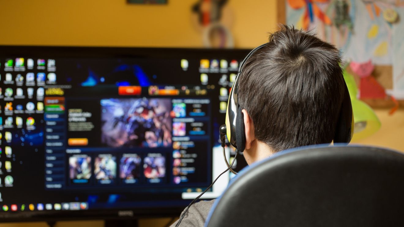 Controversa din jurul Roblox a trecut la un nou nivel, cu influenceri interziși pe platformă, acțiuni în instanță și politicieni/ Ce opinie au trei preadolescenți care îl utilizează