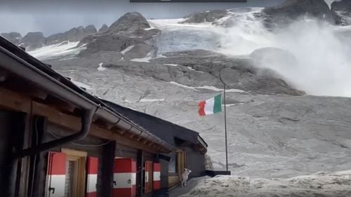 Oficial: Românii dați dispăruți în urma accidentului din Munții Dolomiți sunt în siguranță / Sunt 20 de dispăruți, autoritățile italiene susțin că pot fi și alpiniști români 