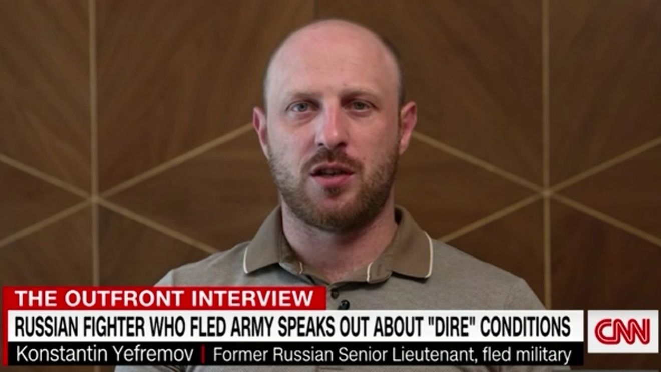 VIDEO Un fost ofițer rus spune că și-a văzut superiorii cum torturau prizonieri ucraineni și îi amenințau cu violența sexuală: ”Ne putea împușca, nu ne puteam opune. Umbla beat tot timpul”/ Konstantin Yefremov cere azil în SUA după ce ar fi refuzat să se întoarcă pe front