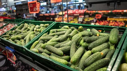 Supermarketurile și mallurile să aibă program în weekend până la ora 13.00, pentru ca angajații lor să stea cu familia: noua propunere a patronilor de mici magazine