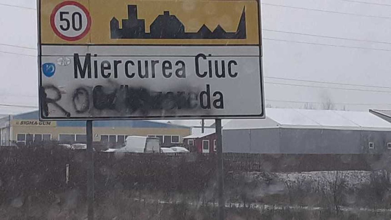 Indicatoare rutiere în limba maghiară, vandalizate în județele Harghita și Mureș