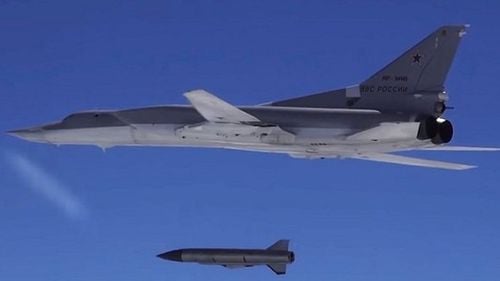 Ucraina susține că două bombardiere strategice Tu-22M3 au fost avariate în urma unui atac asupra bazei aeriene rusești Olenia, la 1.800 km de granița ucraineană