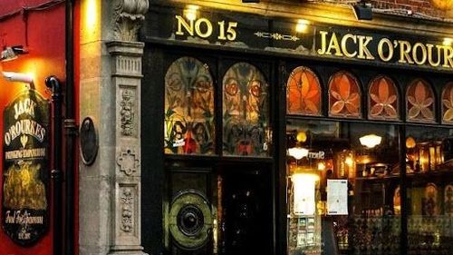 Irlanda revine la restricții anti-Covid. Guvernul impune reglementări mai stricte în restaurante, cluburi de noapte și școli   