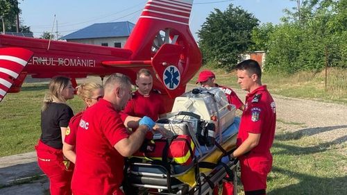 Bebeluş cu insuficienţă respiratorie acută, după intoxicarea cu nitriţi, transportat cu un elicopter SMURD de la Tecuci la Galaţi