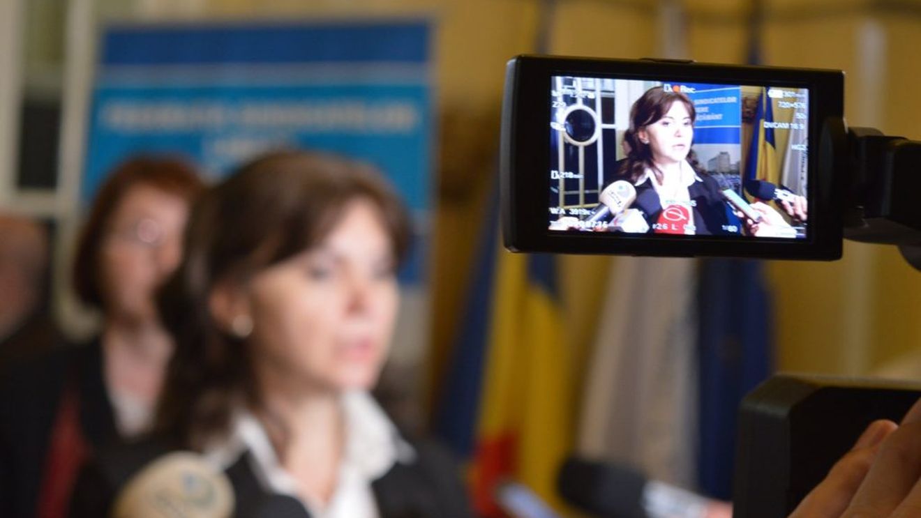 Cum va fi învățământul hibrid, conform ministrului Educației: profesorul intră în clasă, se conectează pe platformă și își desfășoară ora normal cu elevii din clasă și urmăresc lecția și cei de acasă