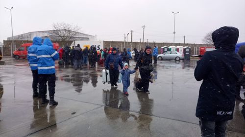 Mărturia unui voluntar în Vama Siret, unde vin mii de refugiați ucraineni: „Is this from the Romanian people?”, m-a întrebat o femeie cu un bebeluș, apoi a izbucnit în plâns