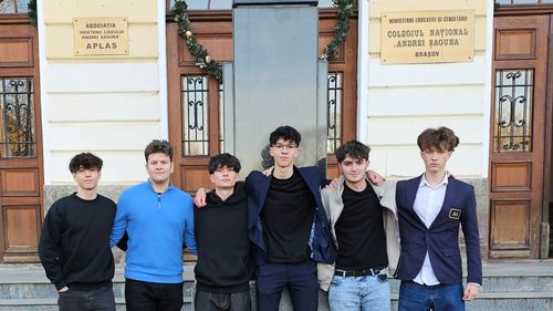 Șase liceeni de la Colegiul „Andrei Șaguna” din Brașov s-au calificat la o competiție globală susținută de Formula 1 / Echipa nu se joacă cu mașinuțe, ci proiectează de la zero un monopost în miniatură