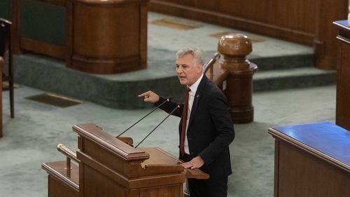 Senator dintr-un partid aflat la guvernare îl critică pe premierul Ilie Bolojan pentru posibila renunțare la plafonarea adaosului comercial la alimente