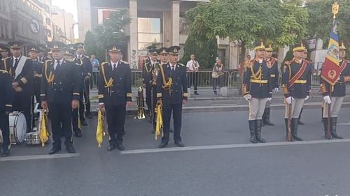 VIDEO Ceremonia dedicată Zilei Imnului Național al României a început în Piaţa Tricolorului din fața Palatului Cercului Militar Naţional