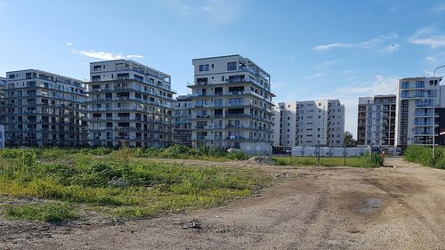 Cele 8 rânduri din proiectul de Cod Administrativ care distrug sentințele de retrocedări ilegale: Terenurile nu se mai întorc la stat, ci sunt atribuite direct actualilor proprietari/ Construcțiile ridicate pe plajele Mării Negre scapă de demolare