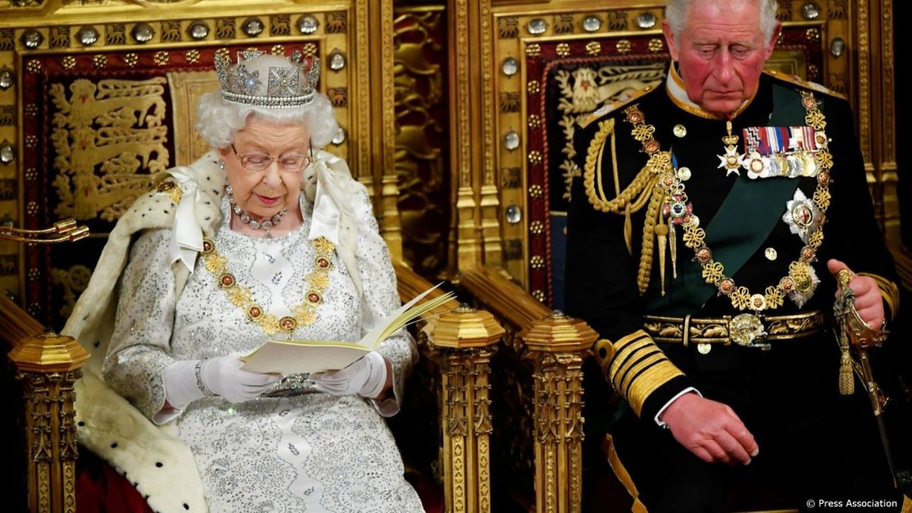 Regina Elisabeta a II-a lipsește de la deschiderea parlamentului britanic pentru a doua oară în 60 de ani. A venit momentul ca Prințul Charles să devină regent?