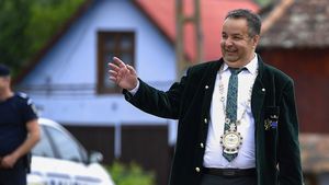 Regele romilor, Dorin Cioabă, executat silit de Fisc / Două televizoare, o imprimantă, un seif și rafturi din PAL, scoase la licitație