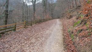 Drumul vechi spre Poiana Brașov, refăcut de autoritățile locale cu material rezultat din decolmatarea pârâului Cheu și din aluviuni