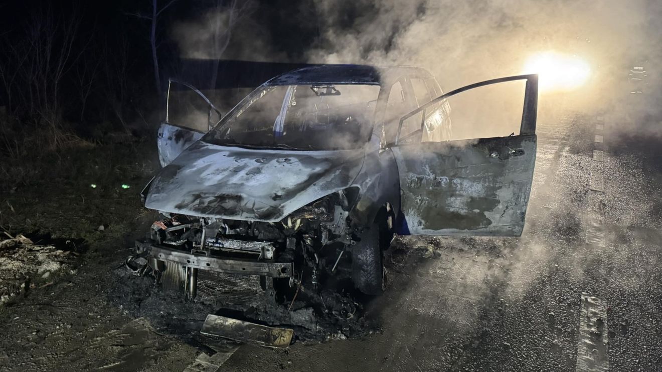 UPDATE Preotul Ciprian Mega, acuzat că este calul troian al Rusiei în BOR, a fost reținut / Este suspectat că și-a incendiat singur mașina / Cinci percheziții efecuate luni dimineața de polițiștii bihoreni