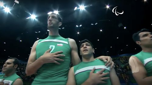Morteza Mehrzad, al doilea cel mai înalt om din lume şi jucător în echipa iraniană de volei aşezat, nu are pat pe măsura lui la Jocurile Paralimpice