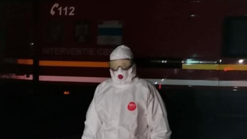Un pompier din Olt, proaspăt tătic, a renunțat la concediu pentru a-și ajuta colegii în lupta contra coronavirus. ”Nu dau bir cu fugiții, acum când e mai greu!”