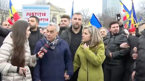 Călin Georgescu, la protestul AUR:  Ne vom lua ţara înapoi, fără corupţie, fără securişti / Ciocoii vechi şi noi vor să îmi blocheze din nou candidatura, eu vrea să fiu judecat de voi toţi, prin vot