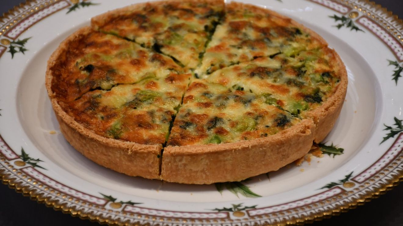 VIDEO Regele Charles al III-lea şi regina consoartă au ales reţeta unui preparat servit cu ocazia încoronării/ Felul de mâncare conţine spanac, fasole boabe şi tarhon