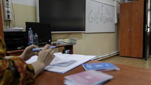 BREAKING Greva generală din educație se suspendă, dacă Guvernul pune în ordonanța de urgență că salariul debutantului va fi la nivelul salariului brut pe economie și că de la 1 ianuarie 2024 majorarea salarială este de 50%, anunță sindicatele