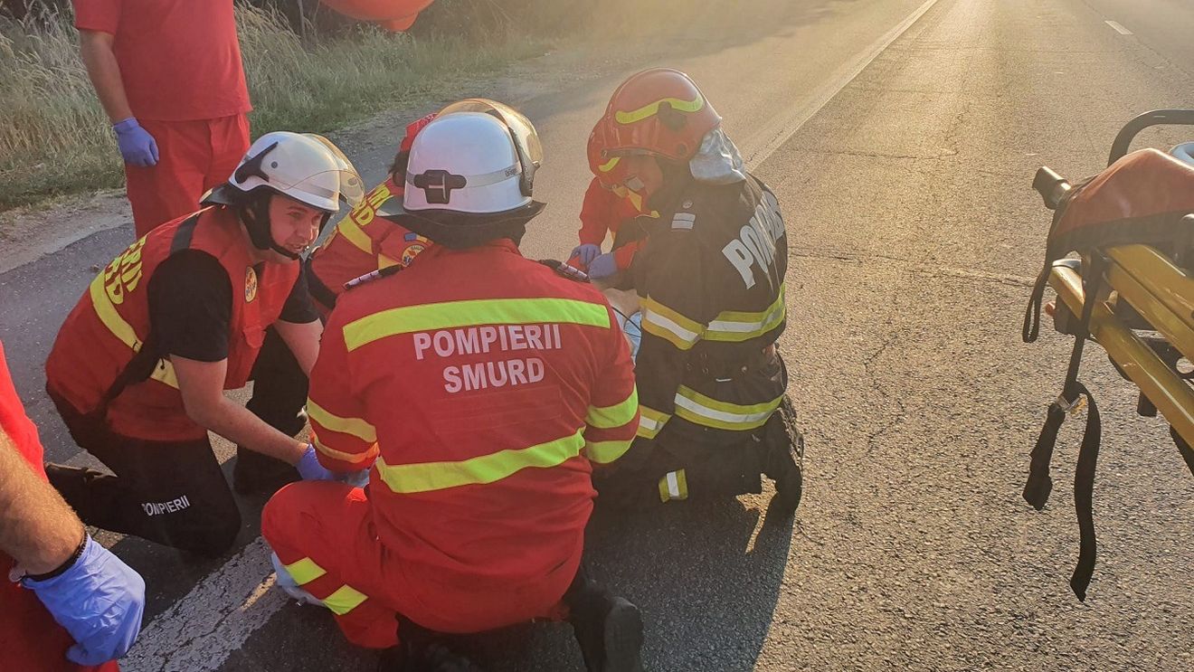 Braşov: Zece persoane, între care mai mulţi copii, implicate într-un accident rutier