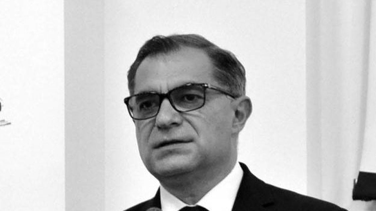 Președintele Iohannis l-a decorat post-mortem pe diplomatul Mihnea Constantinescu