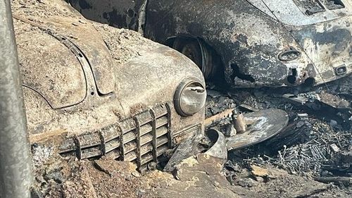 15 mașini de epocă de sute de mii de euro au ars în incendiul de la la hala clujeană Tetarom / Cele mai multe aparțineau unui om de afaceri local