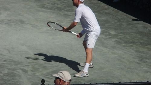 Un jucător de tenis israelian de origine română suspectat că a “trântit” un meci în calificări la Rolland Garros