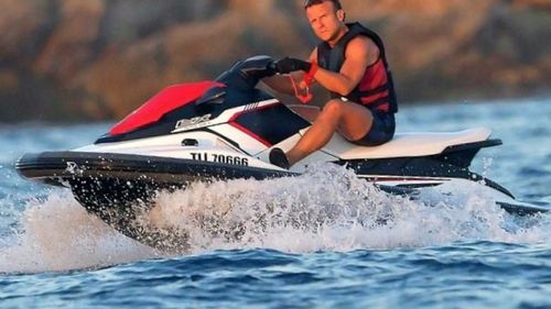 Franța: S-a deschis o anchetă după ce o fotografie cu președintele Franței în vacanță a fost expusă într-o expoziție