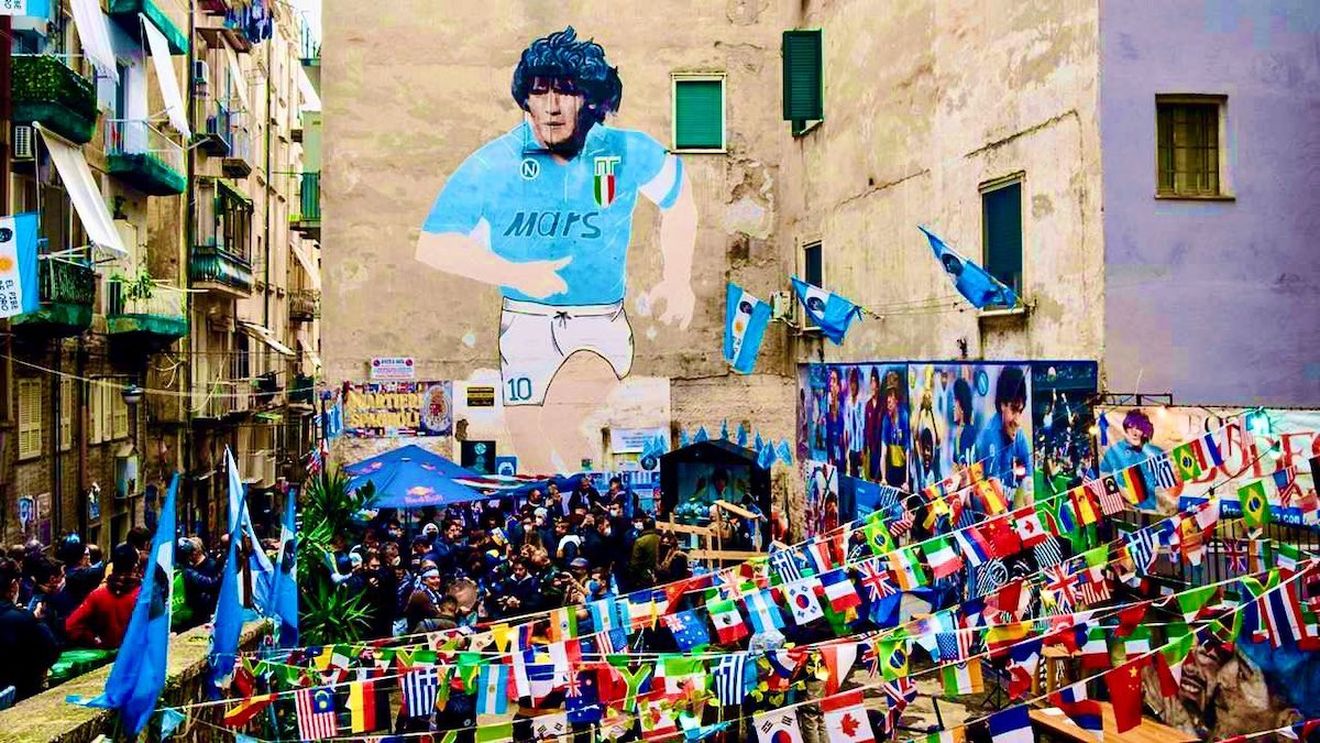 Tânărul împuşcat mortal în timp ce sărbătorea câștigarea campionatului de către Napoli era fiul unui şef al mafiei/ Autoritățile vor să afle dacă a fost împușcat de un clan rival