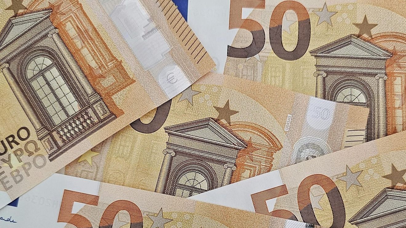 O vestă antiglonţ de Banksy, vândută la licitaţie cu aproape un milion de euro
