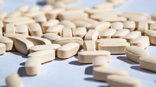 Inteligența artificială, implicată în descoperirea de noi medicamente / Se încearcă rezolvarea conflictelor de la nivel molecular, din cauza cărora peste 90% din medicamentele ajunse în faza de test clinic nu funcţionează