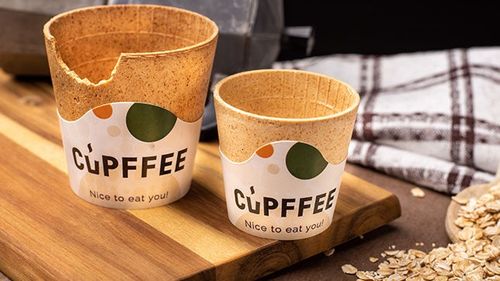 Mâncăm o cafea? O companie din Bulgaria produce cești comestibile pentru cafenele din 18 țări