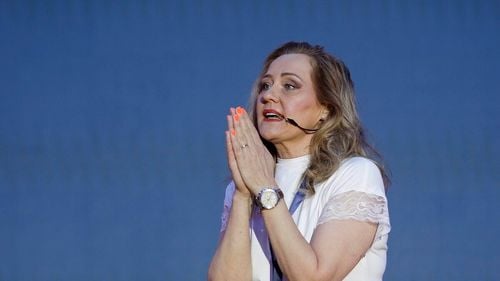 PSD o acuză pe Elena Lasconi că și-a angajat soțul la grupul parlamentar al USR: ”Nepotism ordinar” / Reacția USR: PSD a mai coborât un nivel pe scara mojiciei: atacă familia principalului contracandidat al lui Marcel Ciolacu