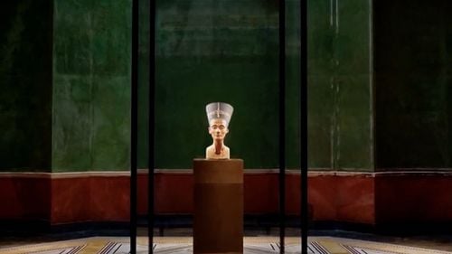 Proeminentul arheolog egiptean Zahi Hawass solicită unui muzeu berlinez restituirea bustului lui Nefertiti
