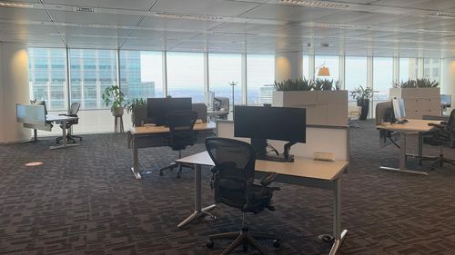 Conducerea de vârf a colosului bancar HSBC renunță la birouri private pe fondul reducerii masive a spațiului de lucru post-pandemie și tranziției la modul de lucru hibrid – la birou și acasă