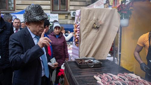 Ministrul Agriculturii, despre prețul cărnii de porc, cel mai scump din UE: „Am fost prin țară, jambonul e 19 lei, cotletul, 18 lei, în galantare”/ Producătorii anunță că un kilogram de porc ar putea ajunge și la 60 de lei